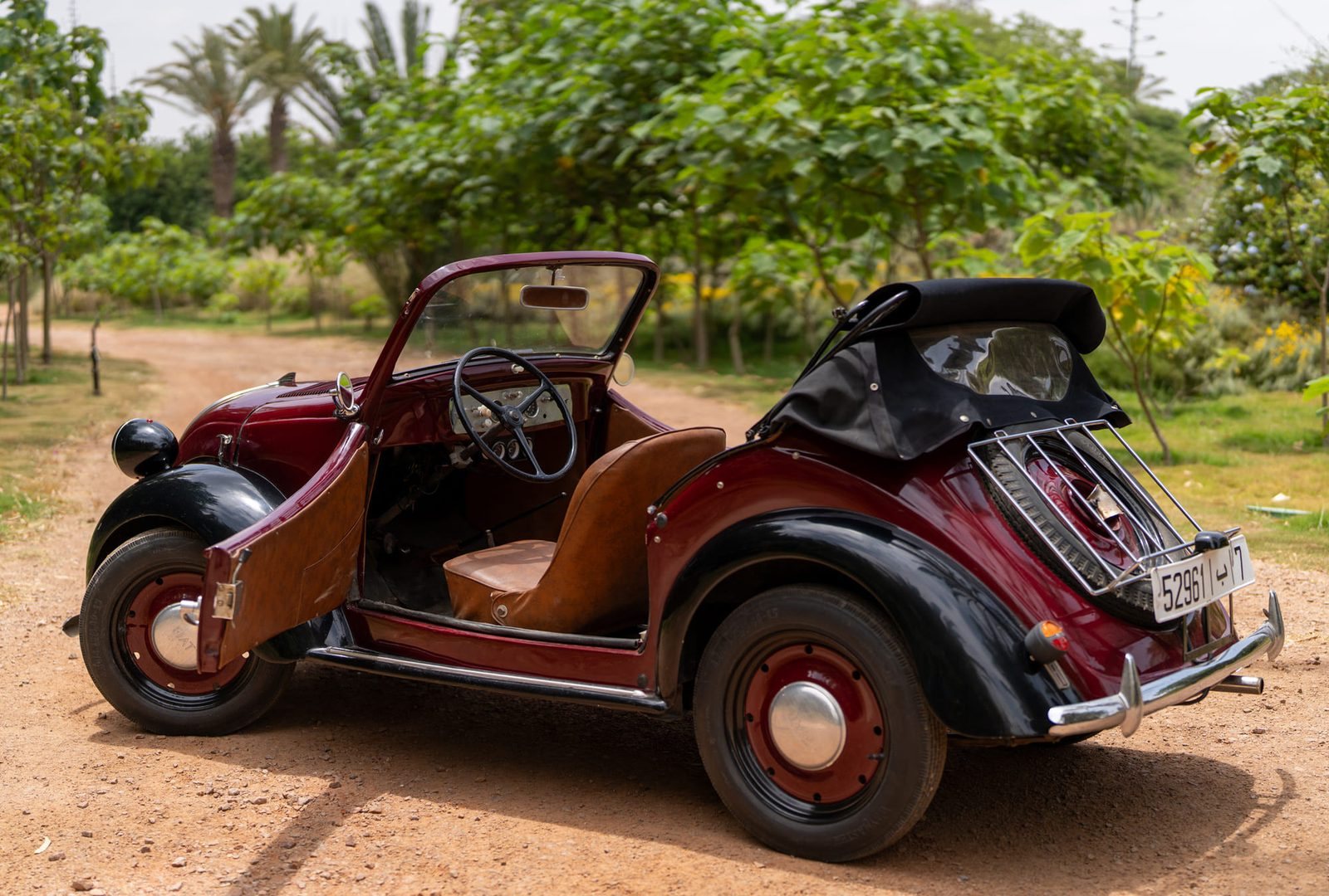 Habitacle en cuir fauve de la Fiat Topolino