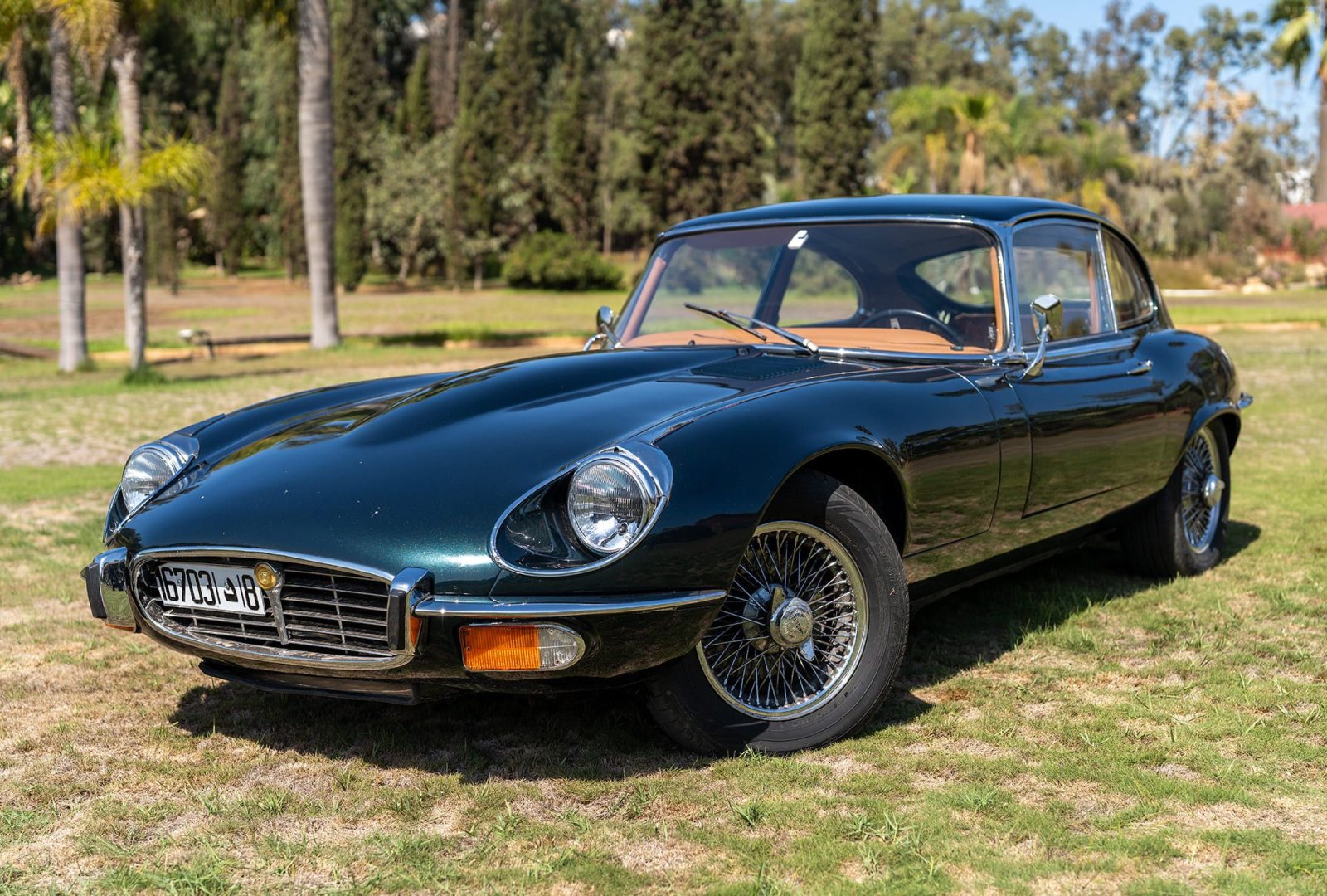 Jaguar E-Type V12, vue de trois quarts avant
