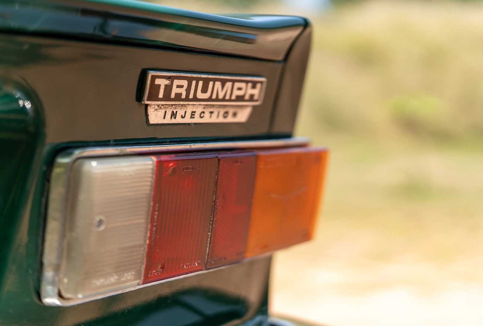 Badge Triumph Injection sur la malle