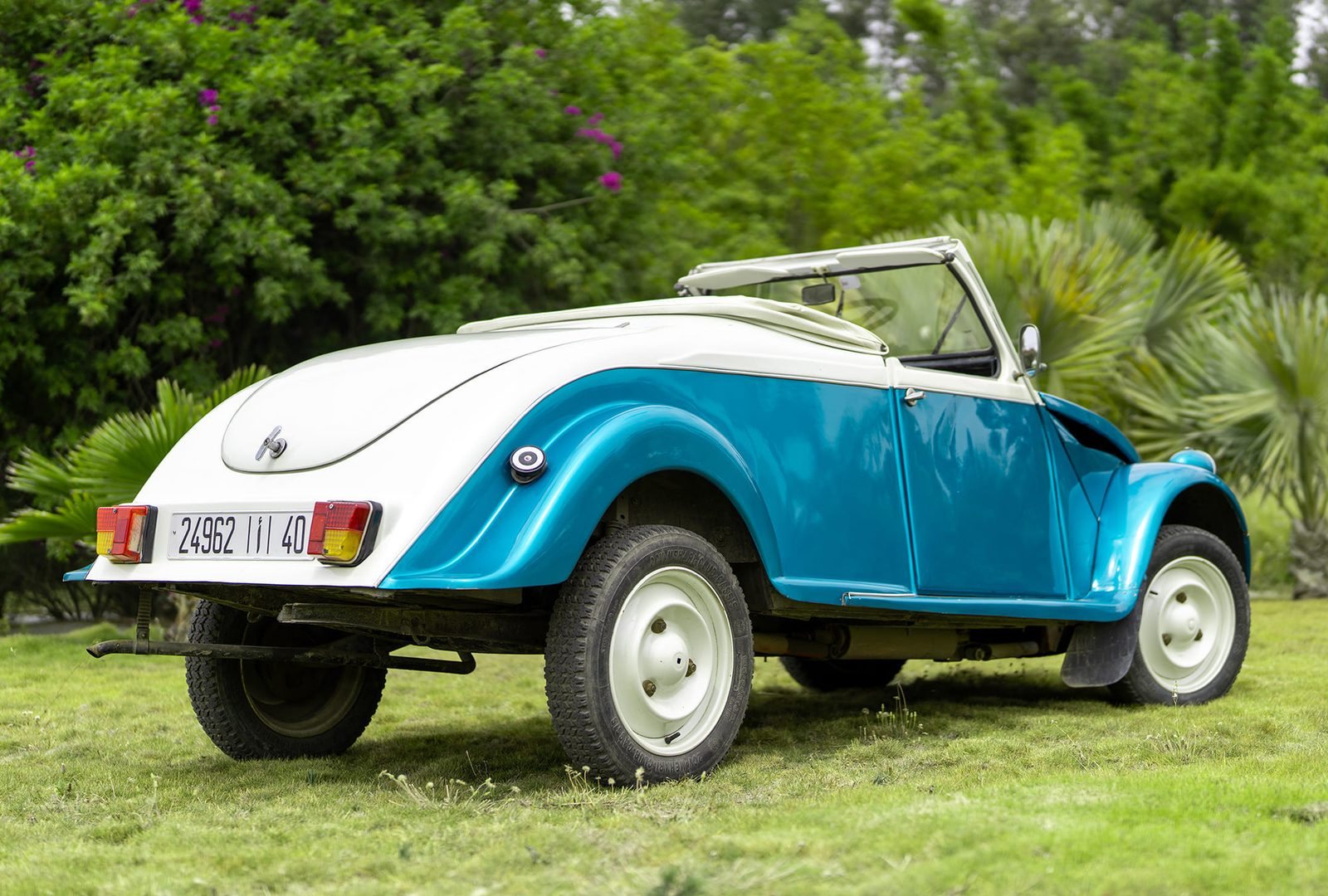 Citroën 2CV : trois quarts arrière