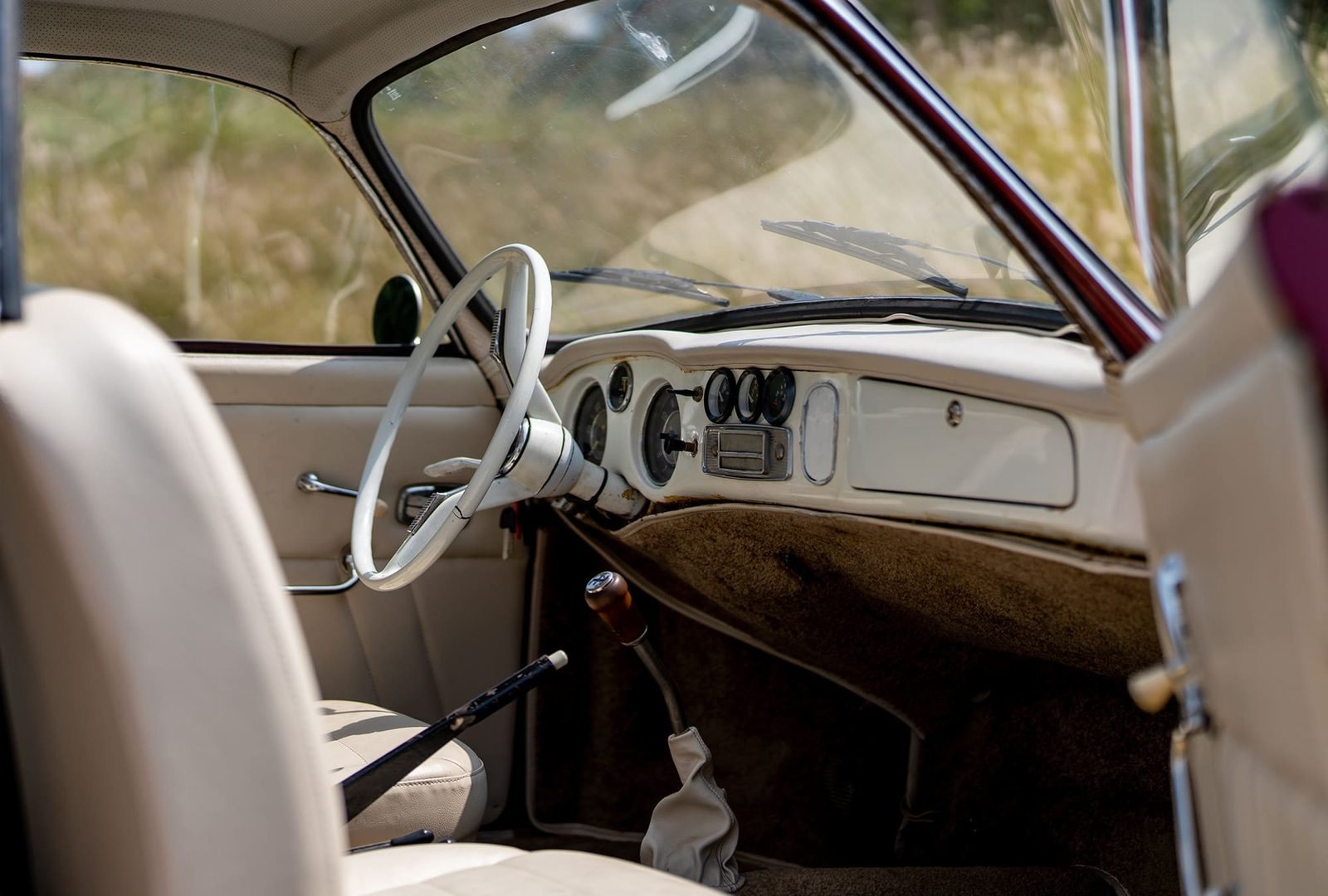 Habitacle blanc crème de la Karmann Ghia
