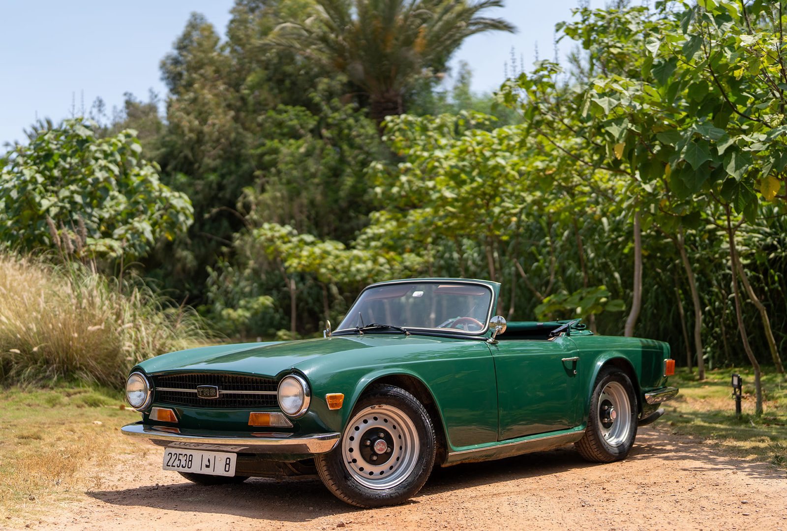 Triumph TR6, vue de trois quarts avant