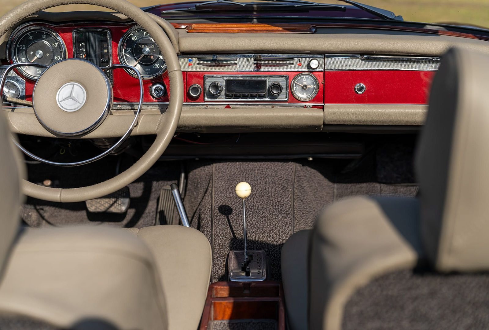 Mercedes Pagode 230 SL : planche de bord