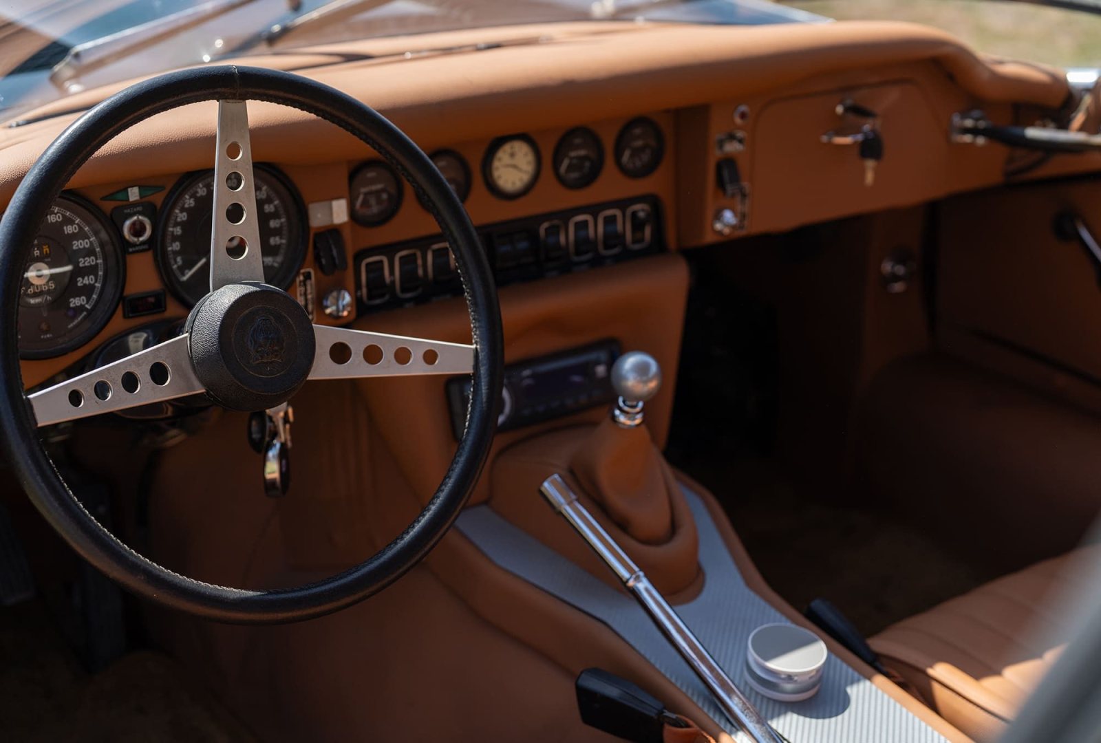 Tableau de bord et compteurs de la Jaguar E-Type