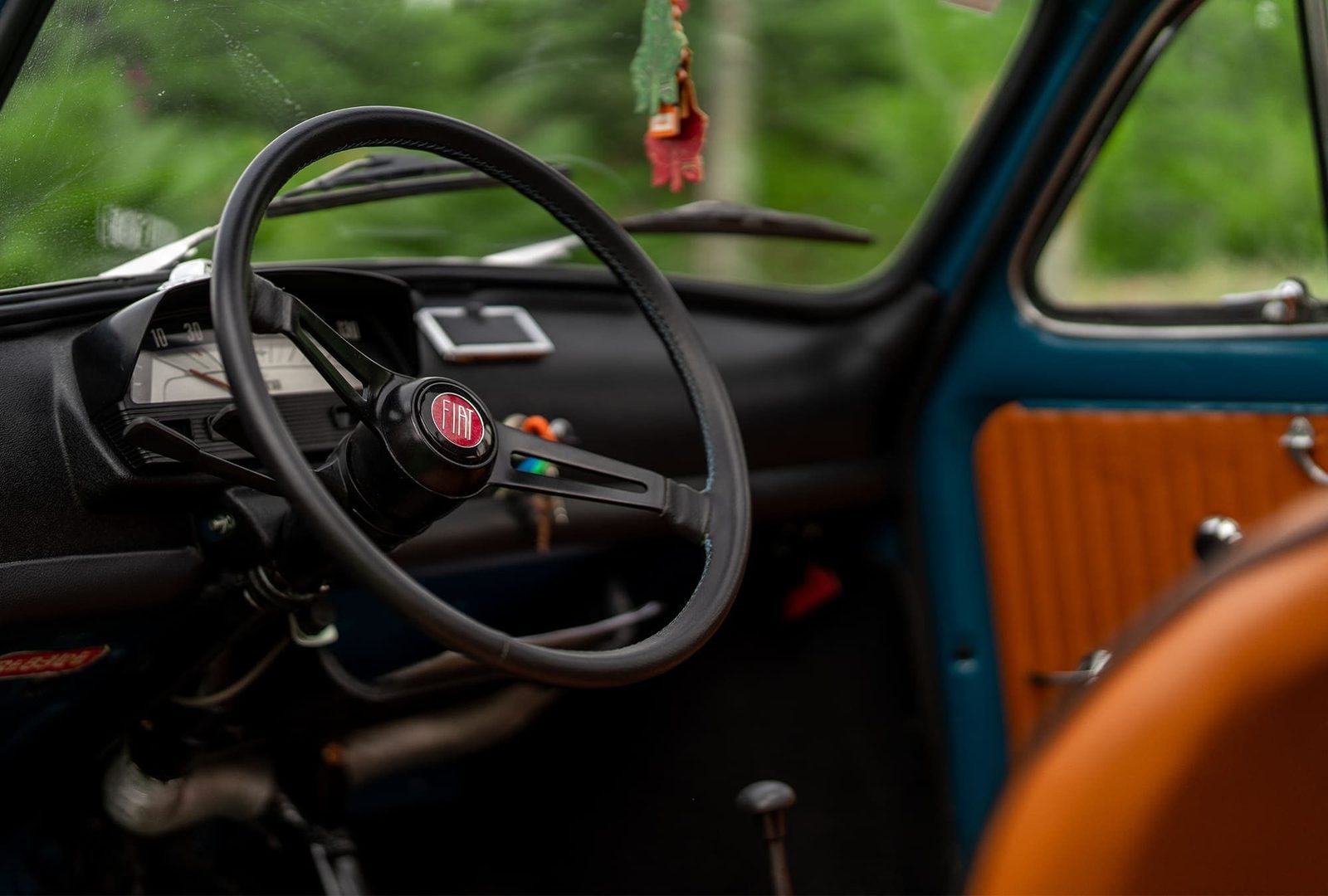 Volant et planche de bord de la Fiat 500