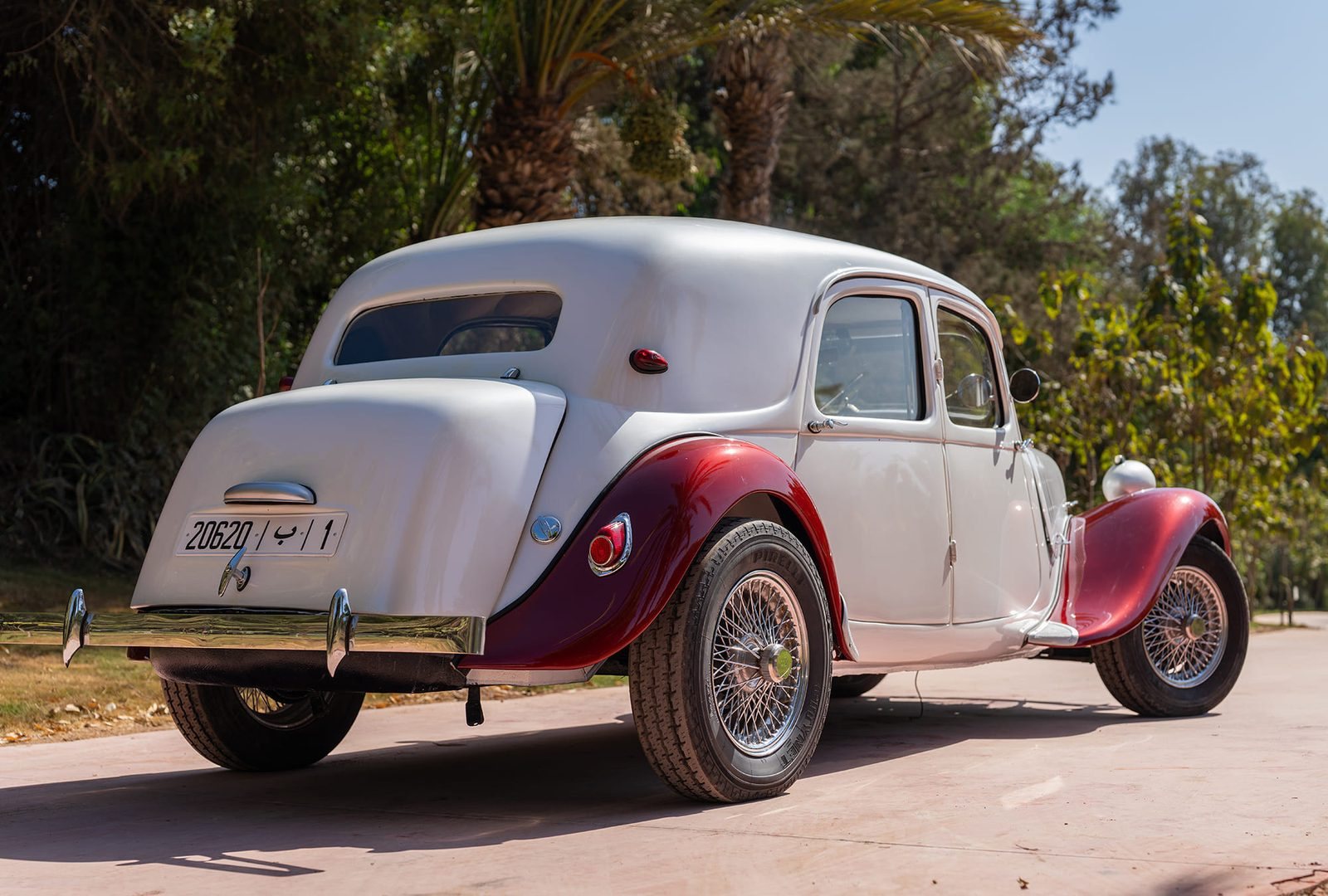 Citroën Traction Avant : trois quarts arrière